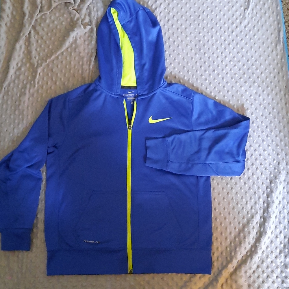 Nike Therma-fit hoodie. Youth XL